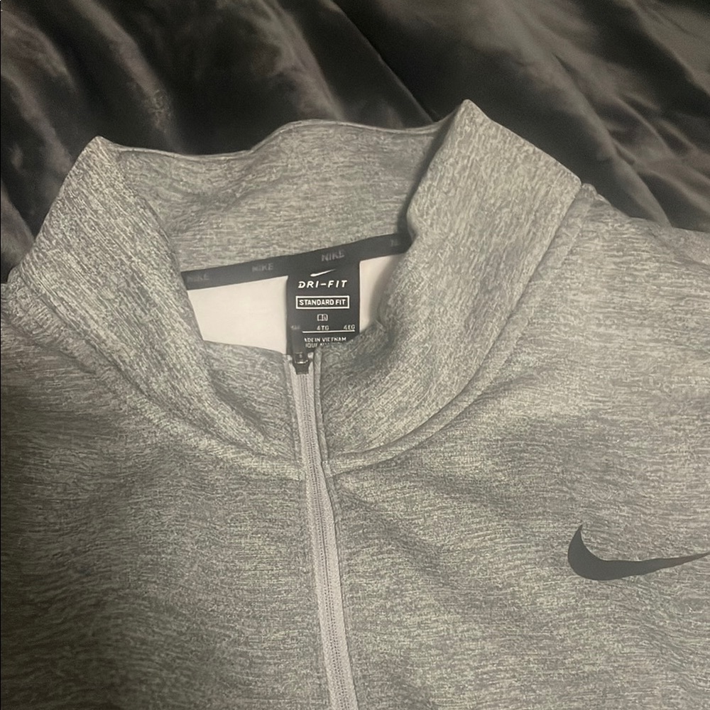 Men’s Nike quarter zip pullover